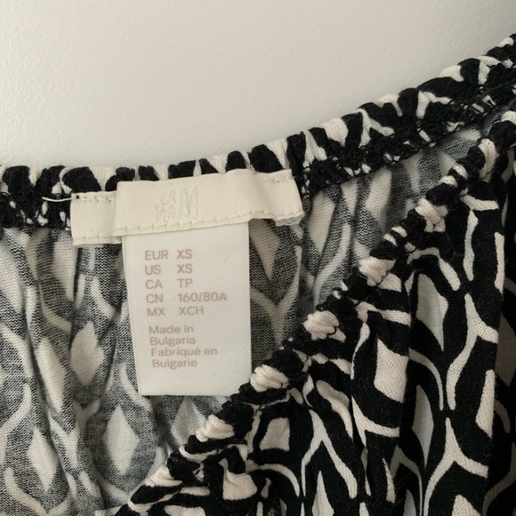 H&M cold shoulder/off shoulder top - Picture 2 of 2